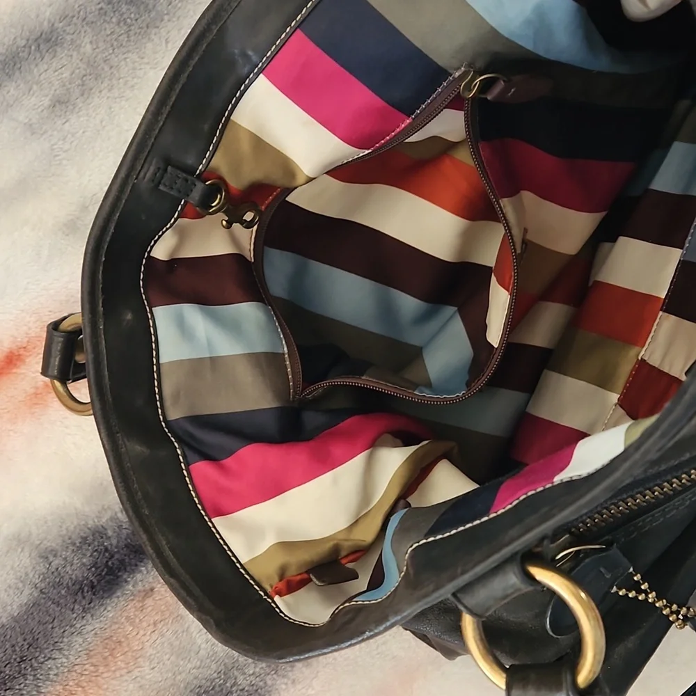 Vintage Coach tote. Dark navy soft leather. No marks or scratches. - Picture 5 of 8